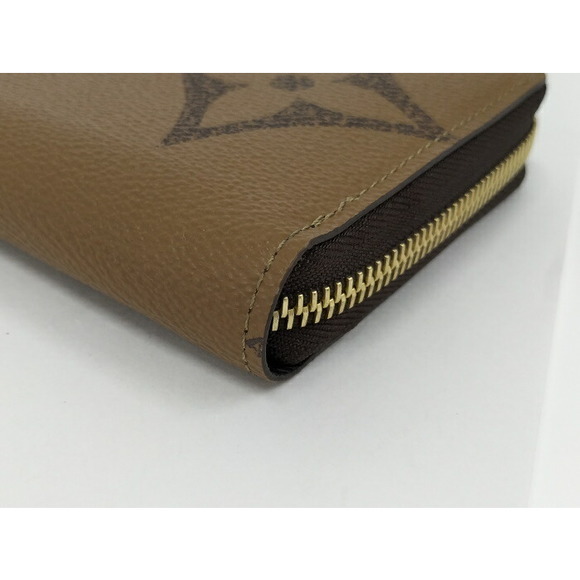 Louis Vuitton Monogram Giant Reverse Round Zipper Long Wallet - Picture 4 of 9